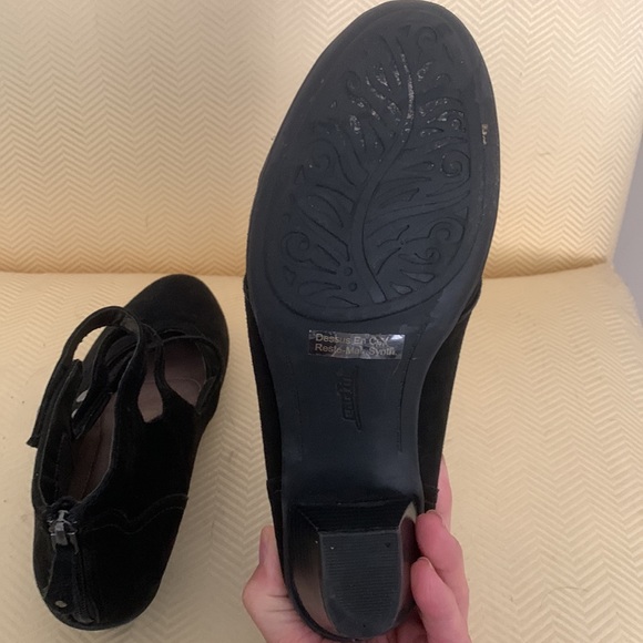 VGUC Earth black suede mary jane style shoes - Picture 8 of 10